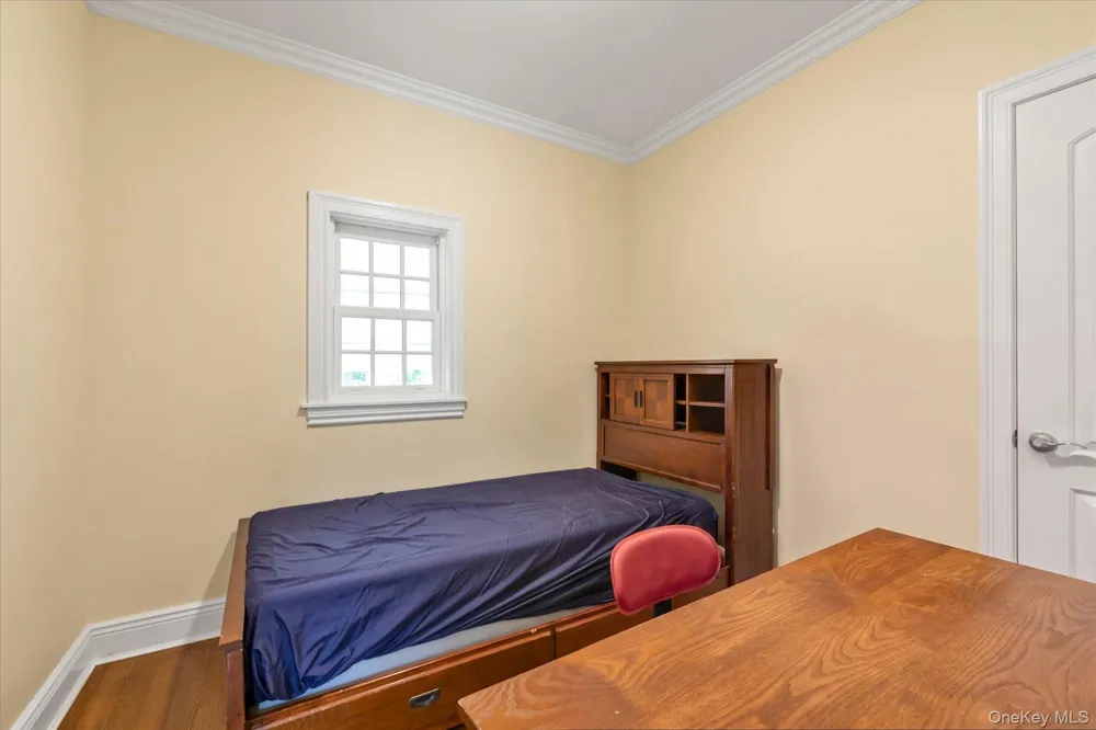 240-02 Poplar Street Douglaston, NY 11363