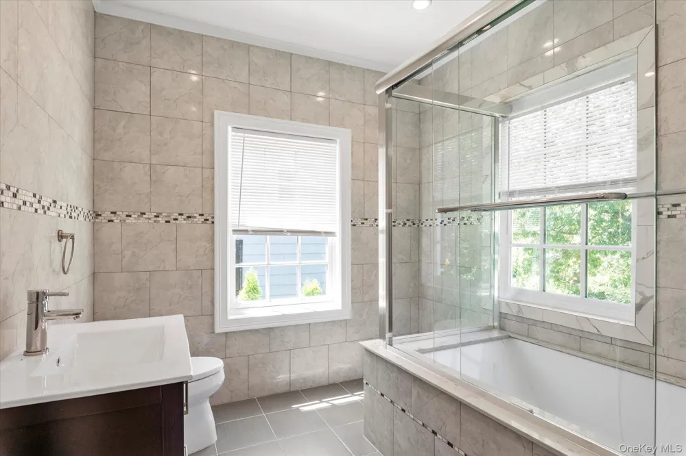 240-02 Poplar Street Douglaston, NY 11363