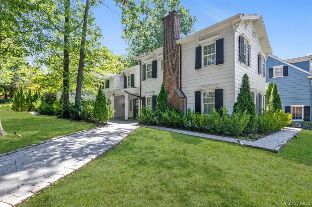 240-02 Poplar Street Douglaston, NY 11363