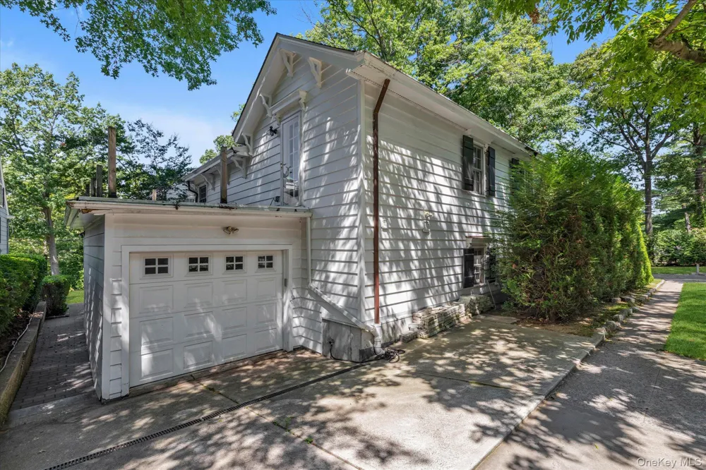 240-02 Poplar Street Douglaston, NY 11363