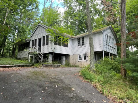 20 Maple Trail