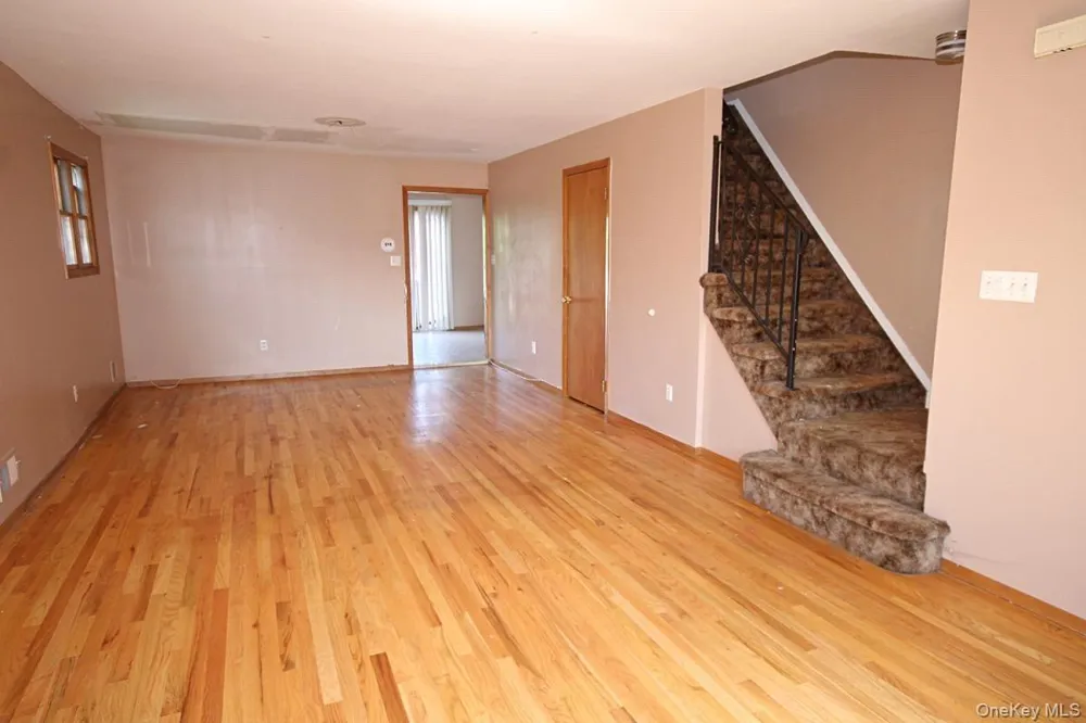 5 Abbey Road Staten Island, NY 10308