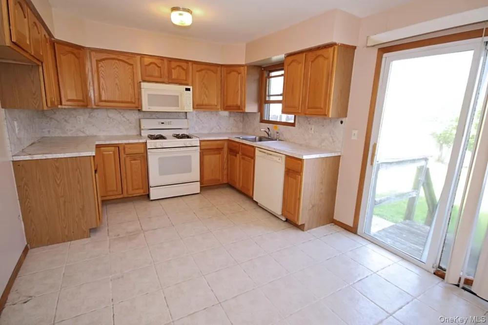 5 Abbey Road Staten Island, NY 10308
