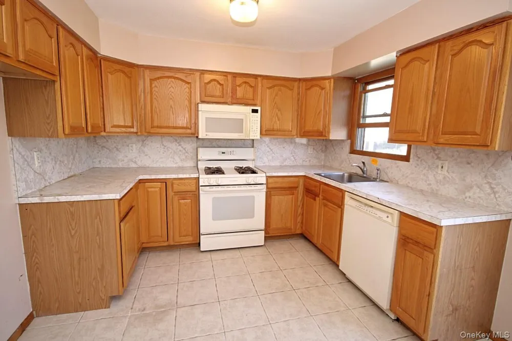 5 Abbey Road Staten Island, NY 10308