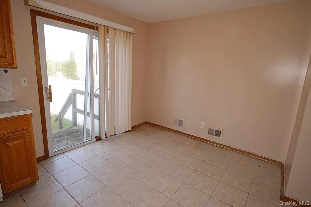 5 Abbey Road Staten Island, NY 10308