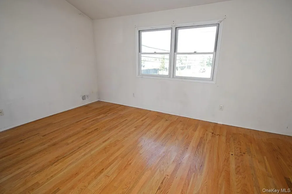 5 Abbey Road Staten Island, NY 10308