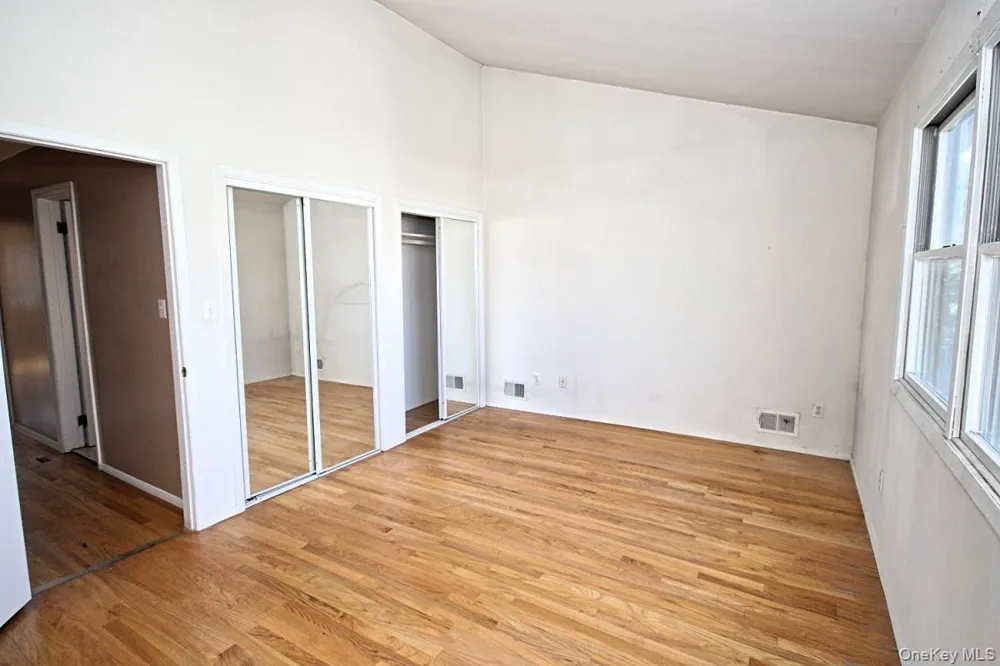 5 Abbey Road Staten Island, NY 10308