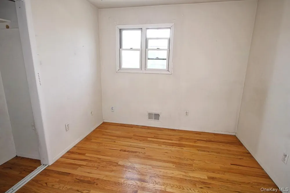 5 Abbey Road Staten Island, NY 10308