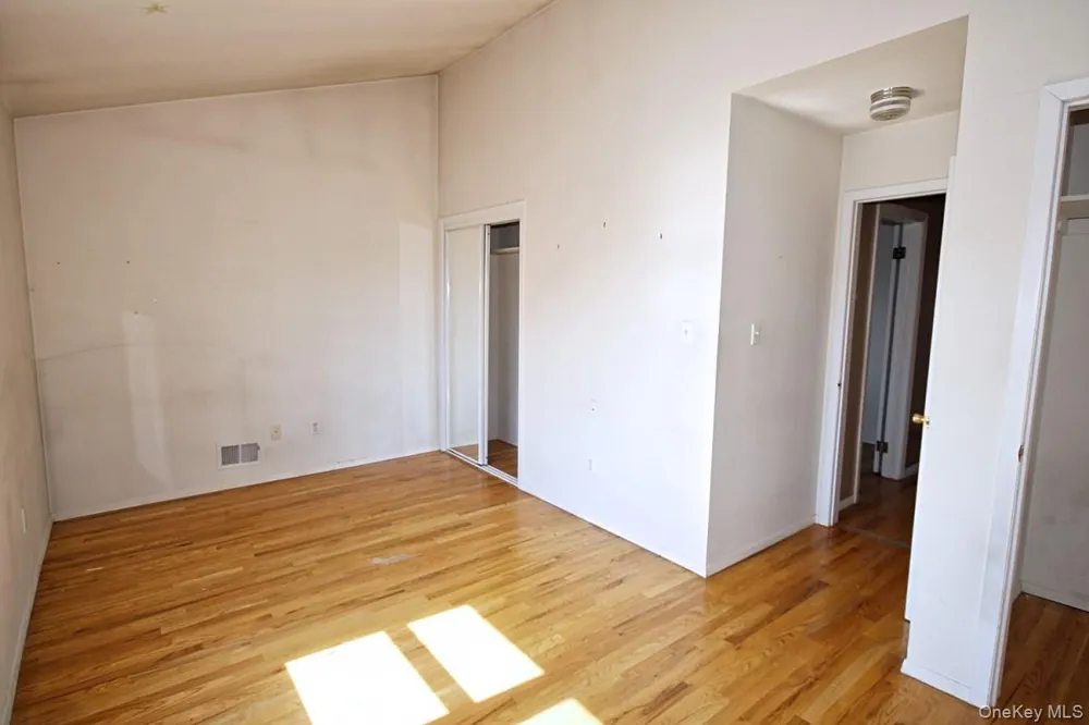 5 Abbey Road Staten Island, NY 10308