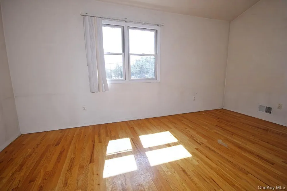 5 Abbey Road Staten Island, NY 10308