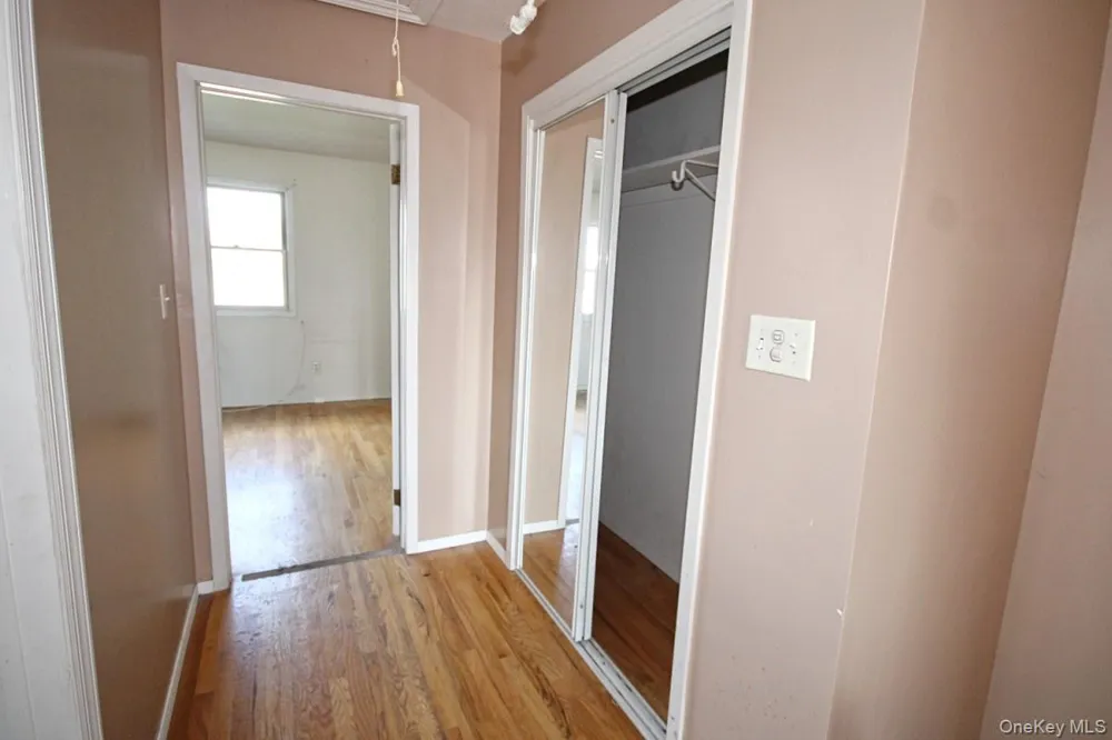 5 Abbey Road Staten Island, NY 10308