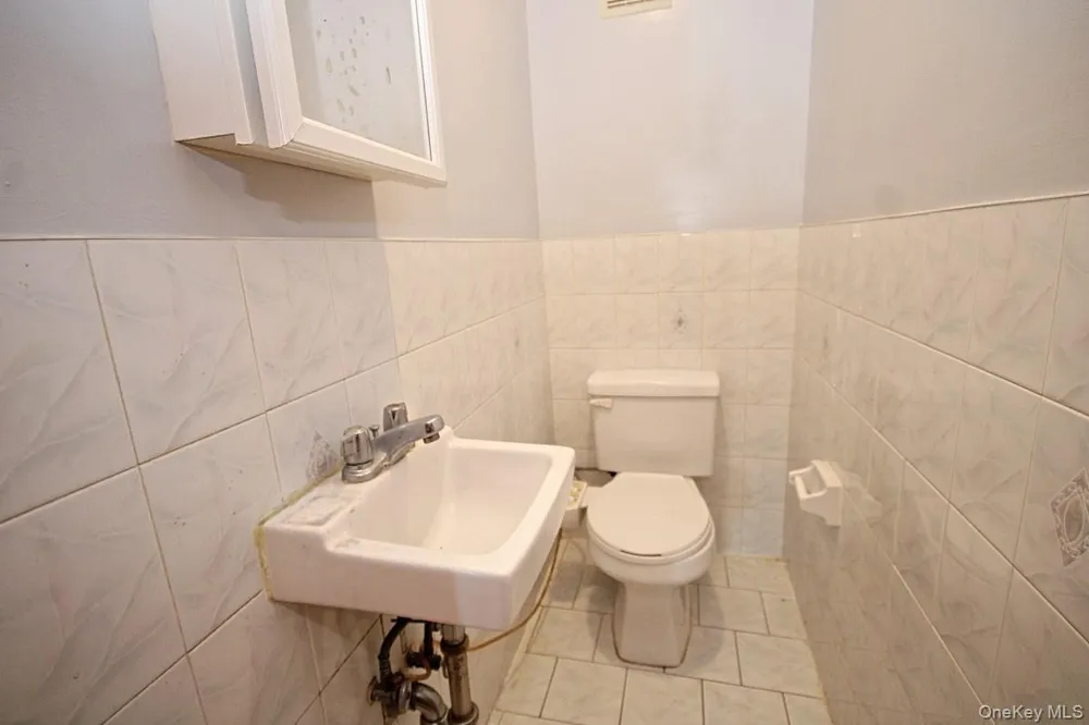 5 Abbey Road Staten Island, NY 10308