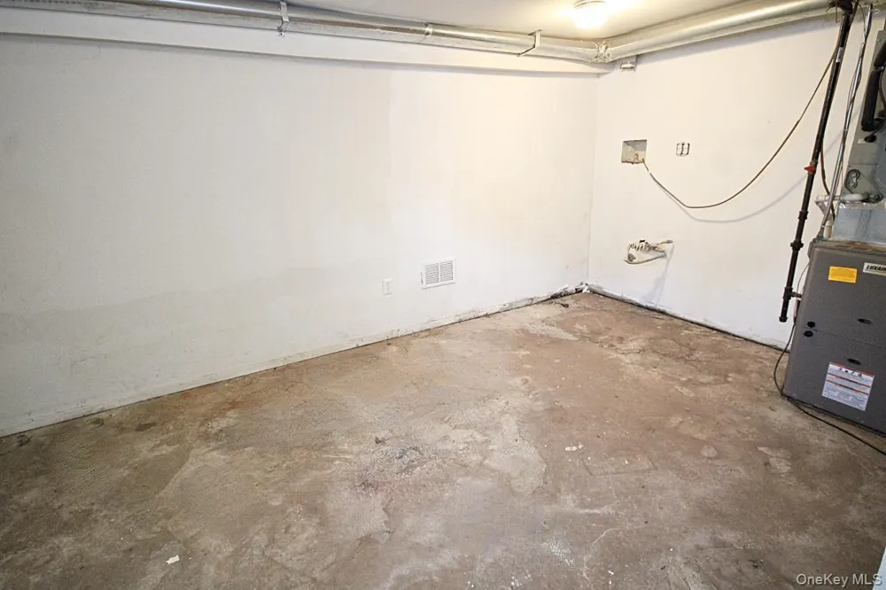5 Abbey Road Staten Island, NY 10308