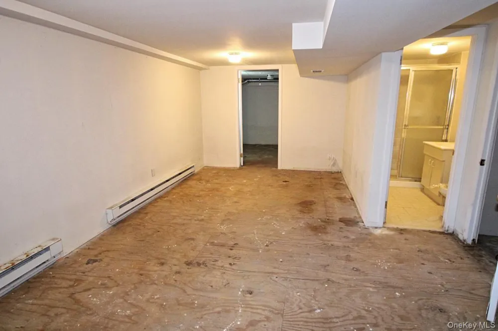 5 Abbey Road Staten Island, NY 10308