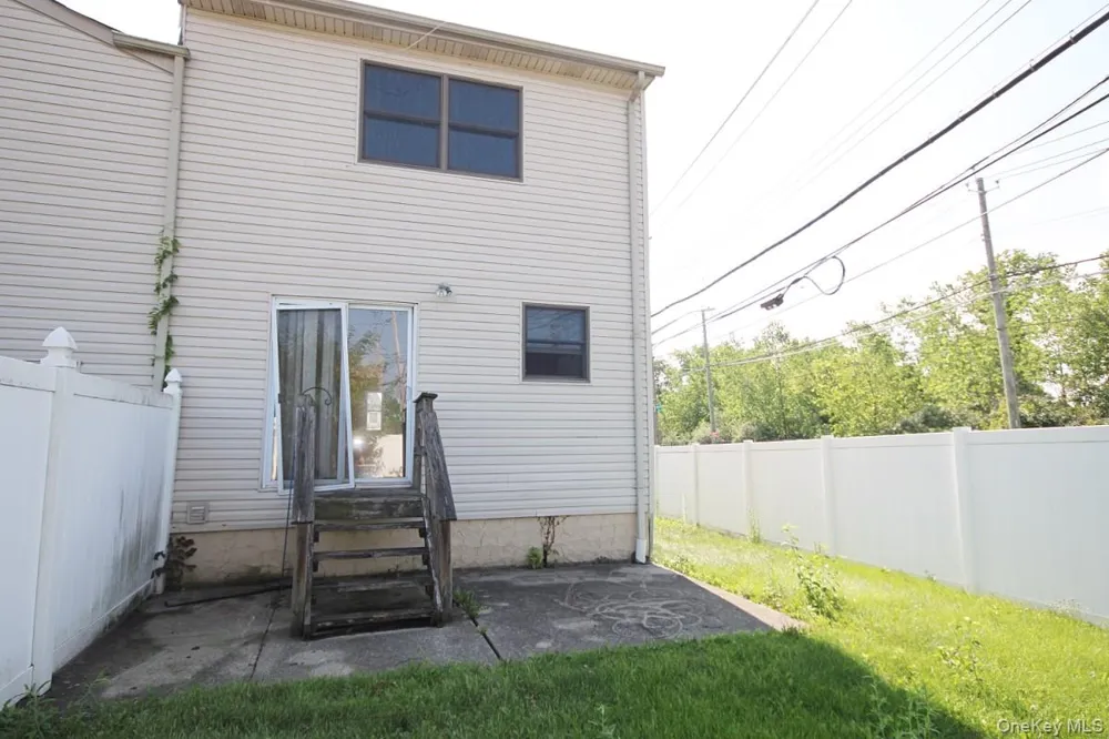 5 Abbey Road Staten Island, NY 10308
