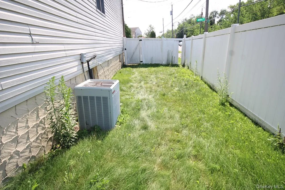 5 Abbey Road Staten Island, NY 10308