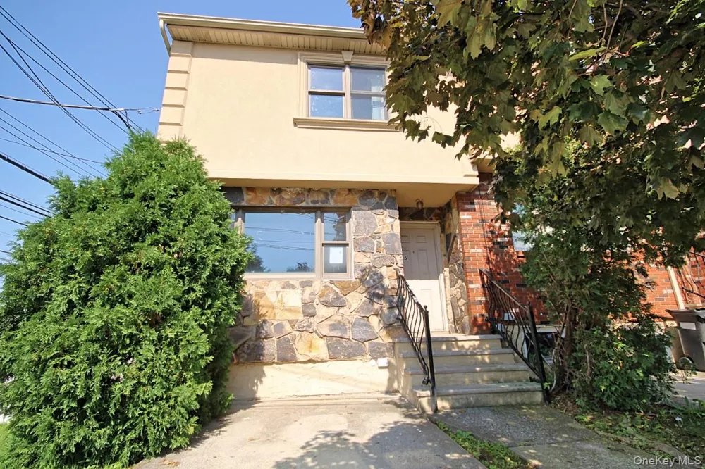 5 Abbey Road Staten Island, NY 10308