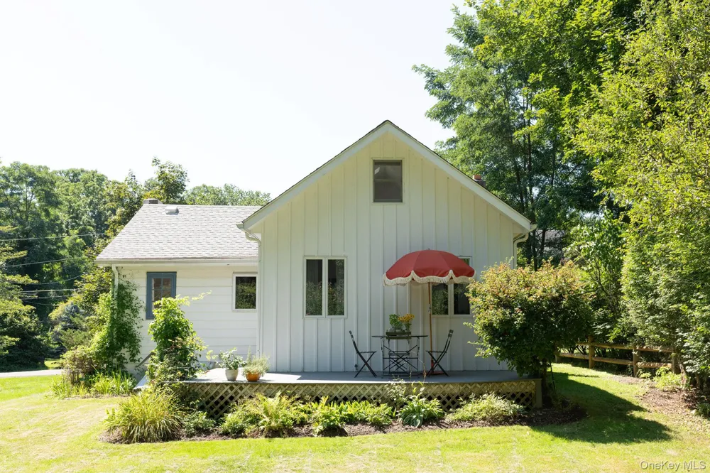 30 Locust Grove Road Rhinebeck, NY 12572