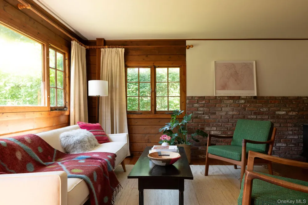 30 Locust Grove Road Rhinebeck, NY 12572
