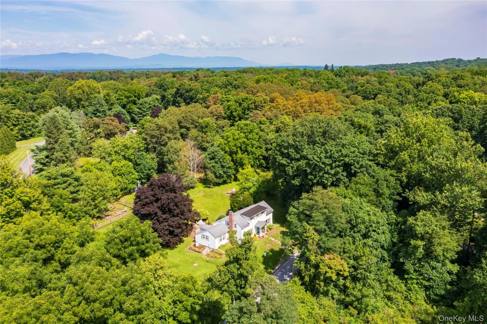 11 Miller Road Rhinebeck, NY 12572