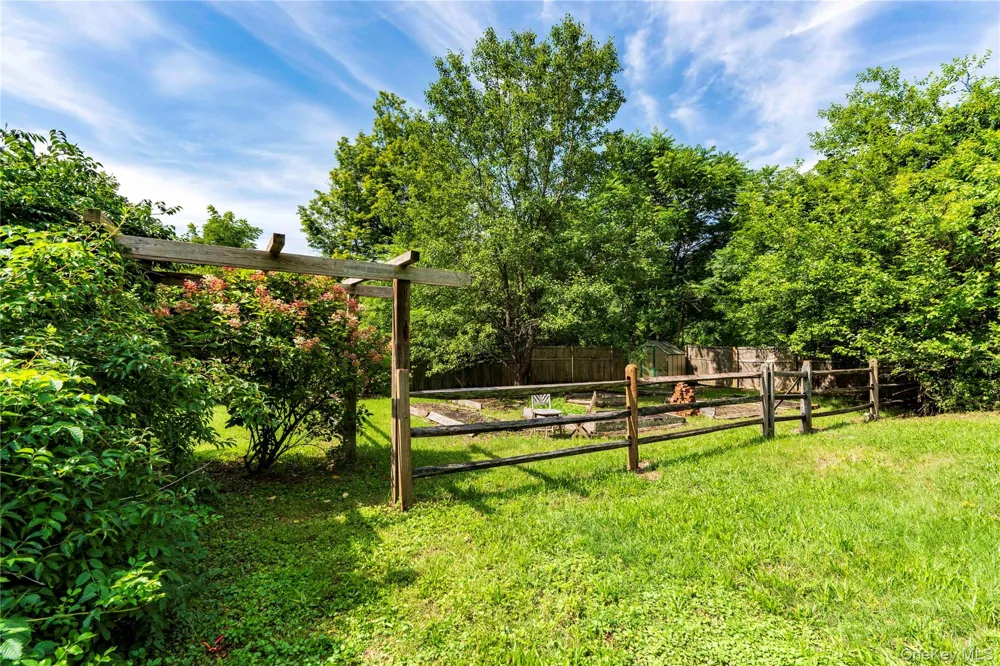11 Miller Road Rhinebeck, NY 12572