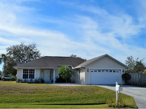 102 SW GLENWOOD DRIVE