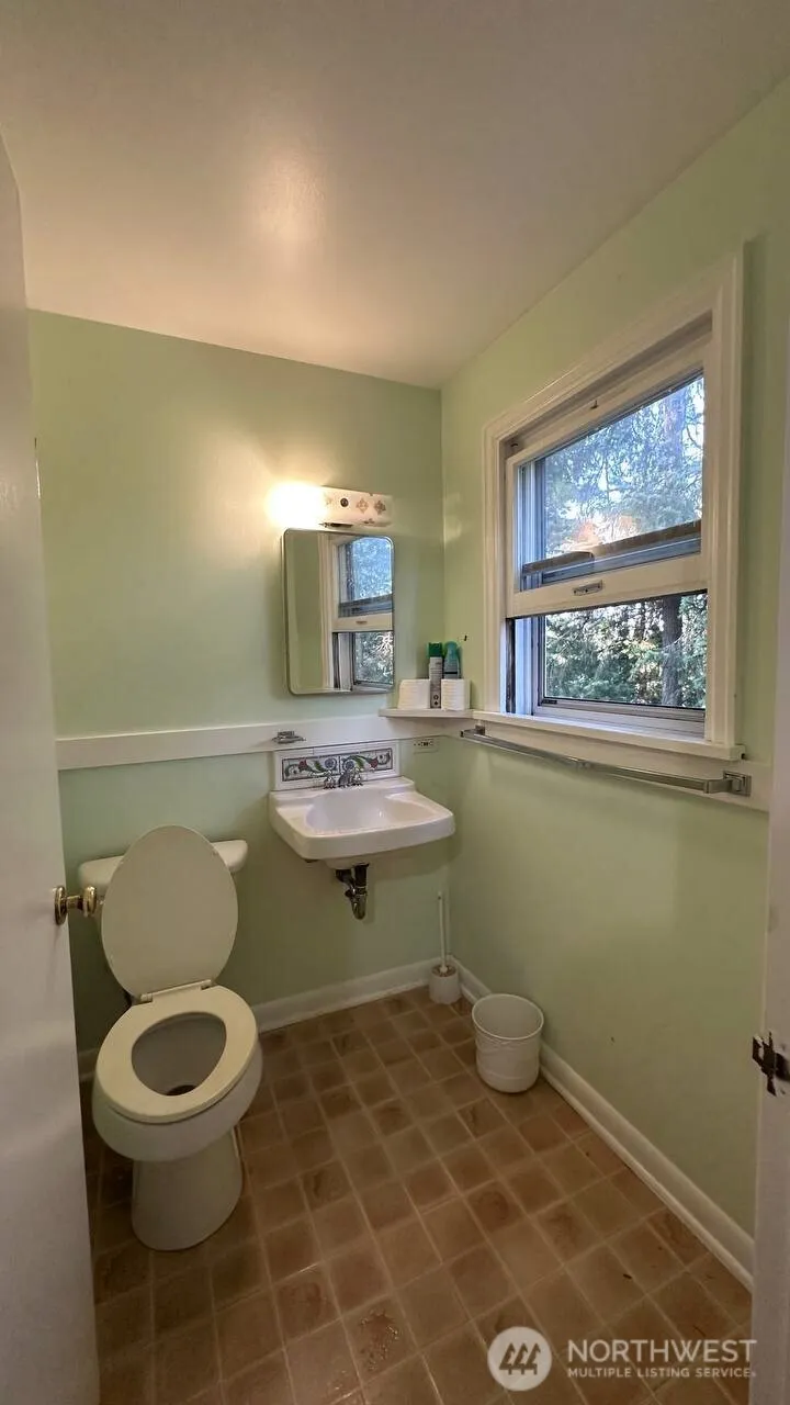 16310 Ashworth Avenue Shoreline, WA 98133