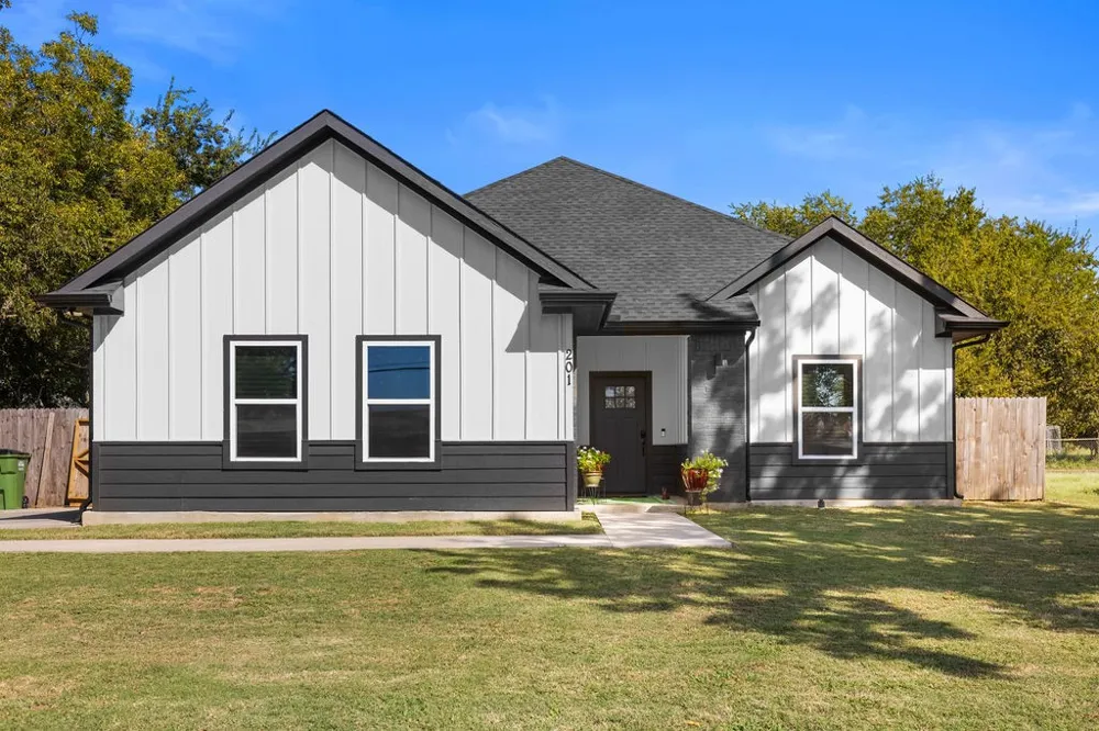 201 W South Street Whitesboro, TX 76273