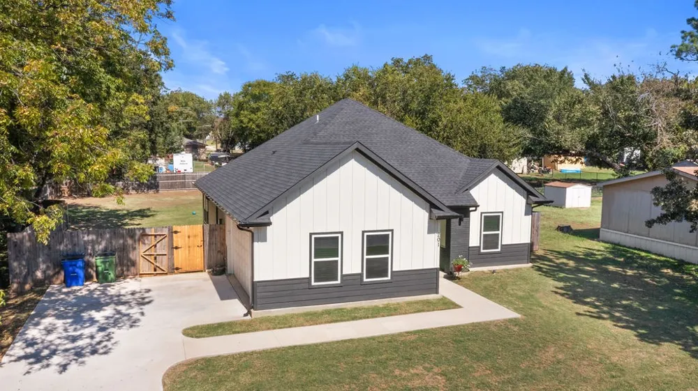 201 W South Street Whitesboro, TX 76273