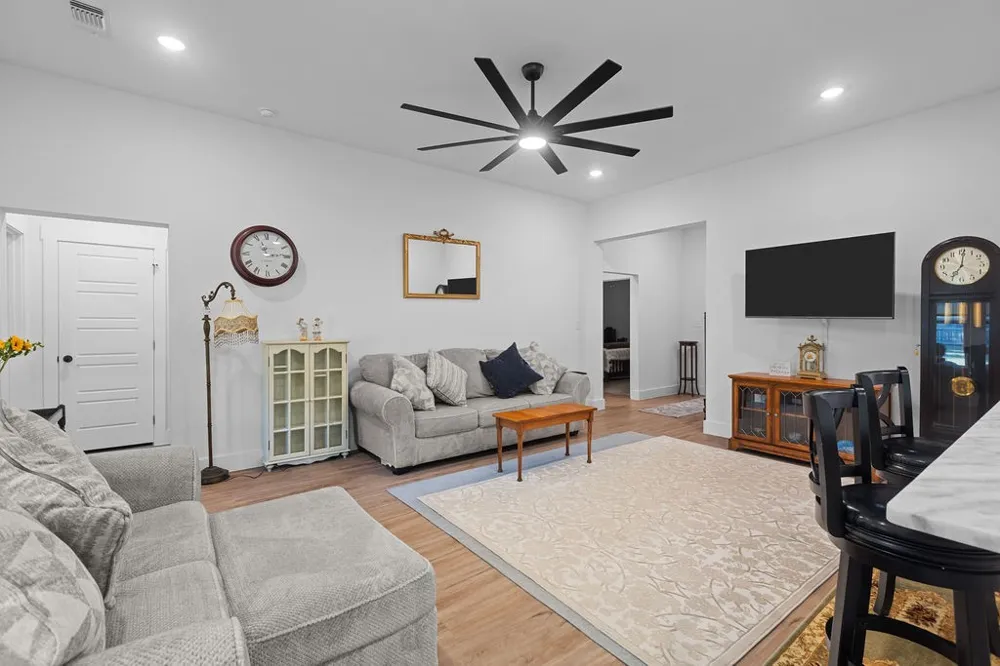 201 W South Street Whitesboro, TX 76273