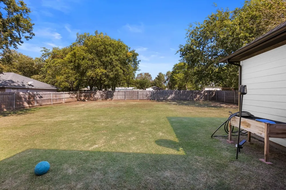 201 W South Street Whitesboro, TX 76273