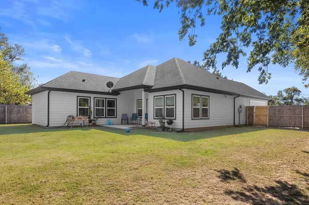 201 W South Street Whitesboro, TX 76273