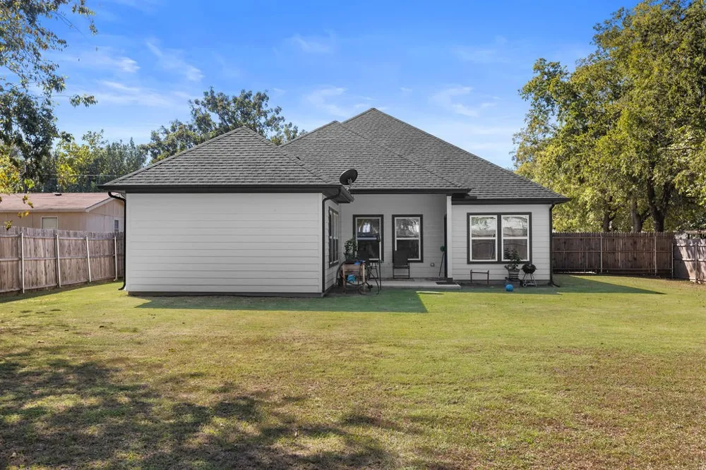 201 W South Street Whitesboro, TX 76273