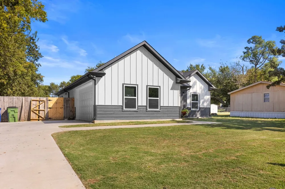 201 W South Street Whitesboro, TX 76273