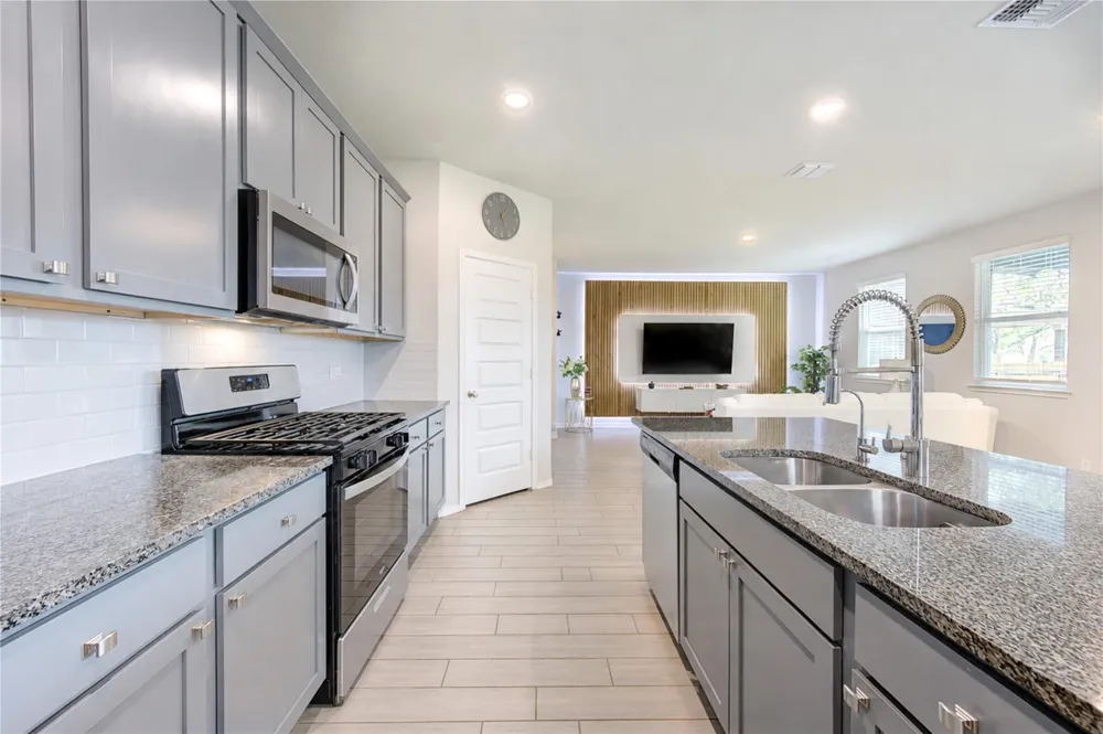 155 Honey Oak Lane New Braunfels, TX 78130