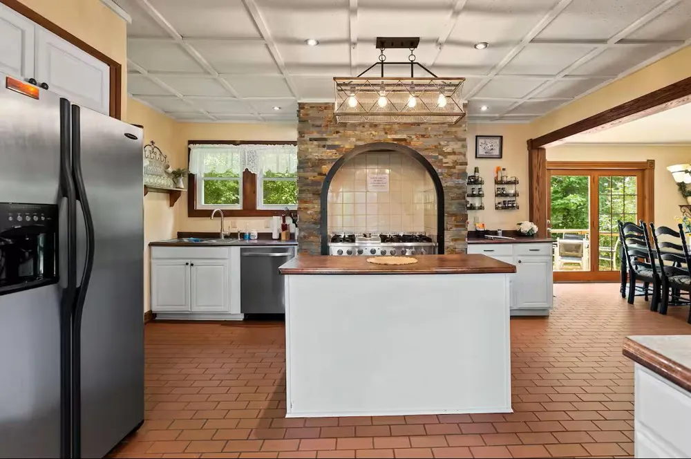 5011 S Water Road New Era, MI 49446