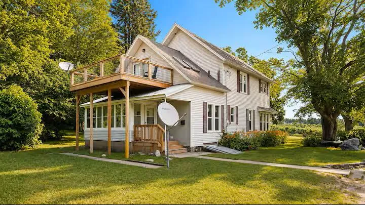5011 S Water Road New Era, MI 49446