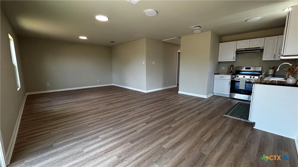 806 E 6th Street Nixon, TX 78140