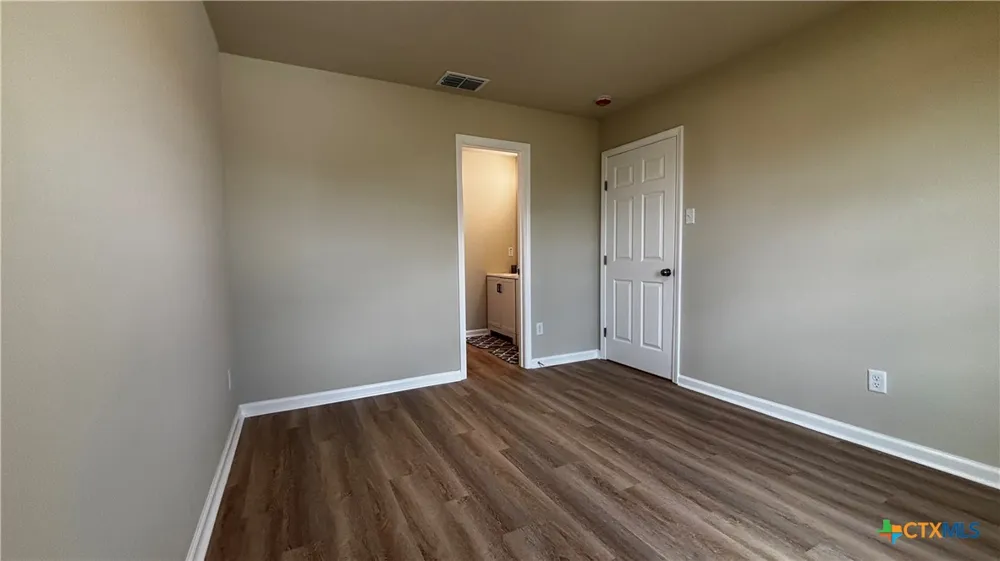 806 E 6th Street Nixon, TX 78140