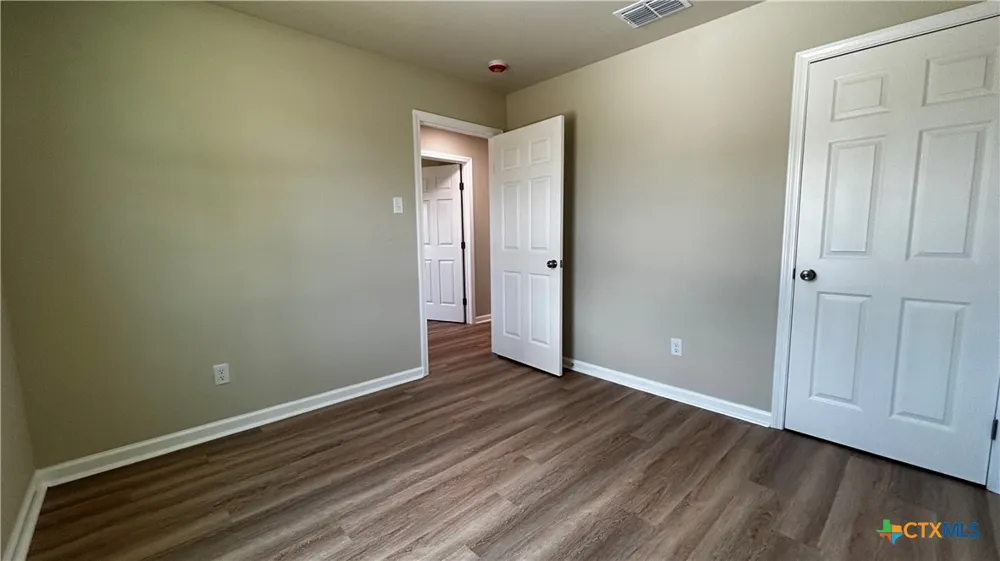 806 E 6th Street Nixon, TX 78140