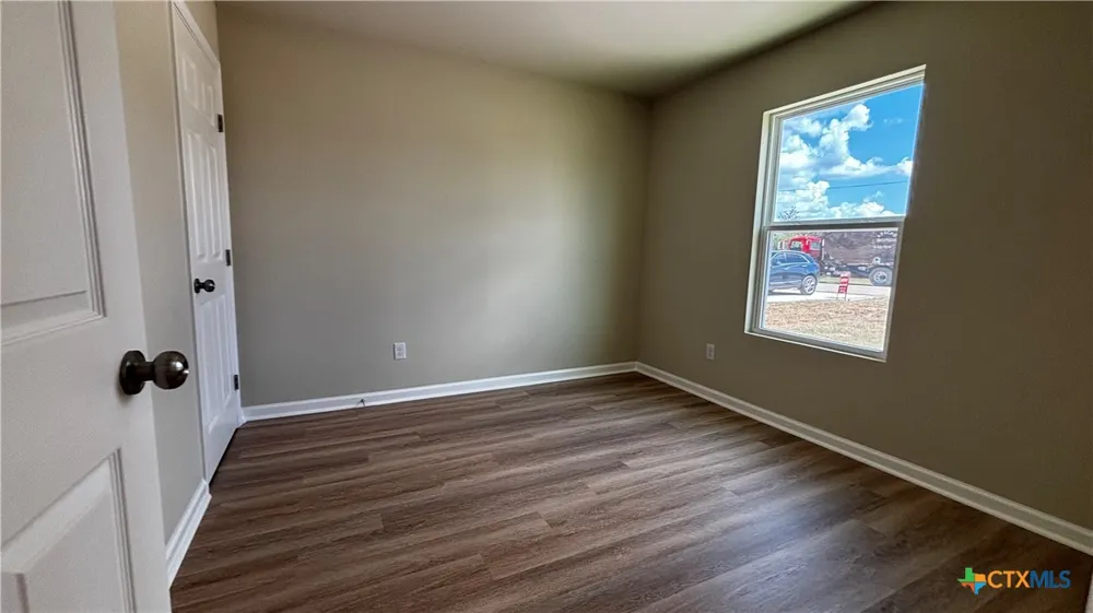 806 E 6th Street Nixon, TX 78140