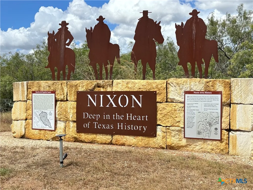 806 E 6th Street Nixon, TX 78140