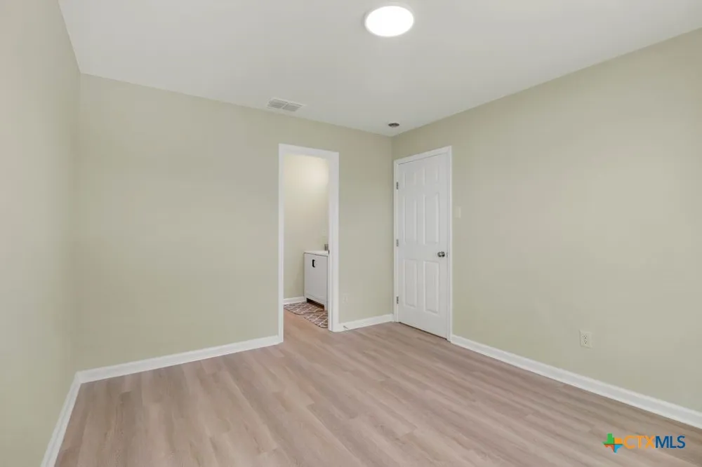 806 E 6th Street Nixon, TX 78140