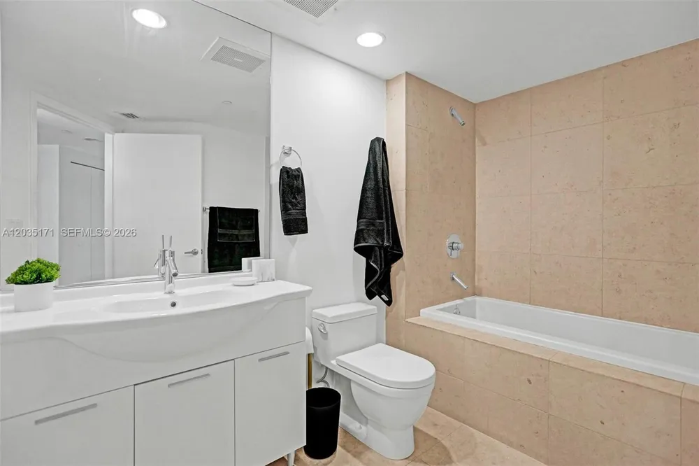 475 Brickell Ave #3408 Miami, FL 33131
