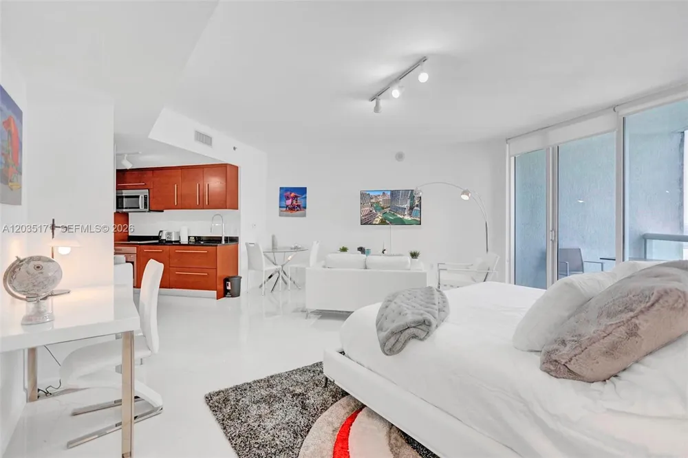 475 Brickell Ave #3408 Miami, FL 33131