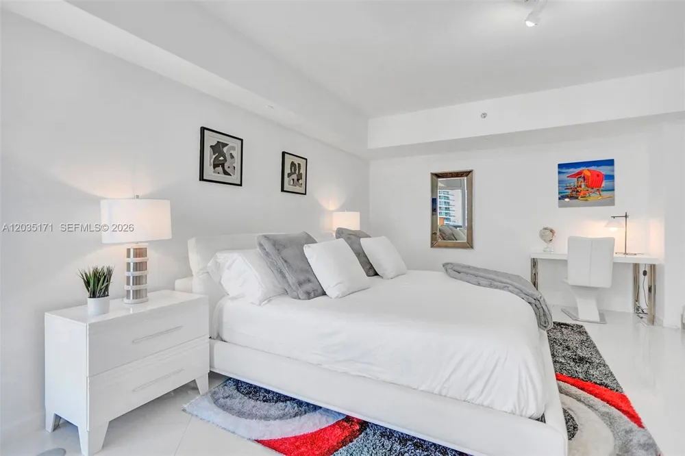 475 Brickell Ave #3408 Miami, FL 33131