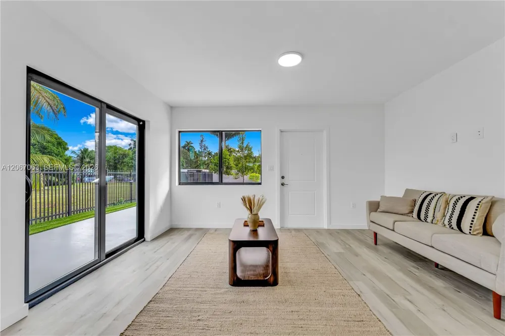 155 NW 160TH ST #TH 2 North Miami Beach, FL 33169