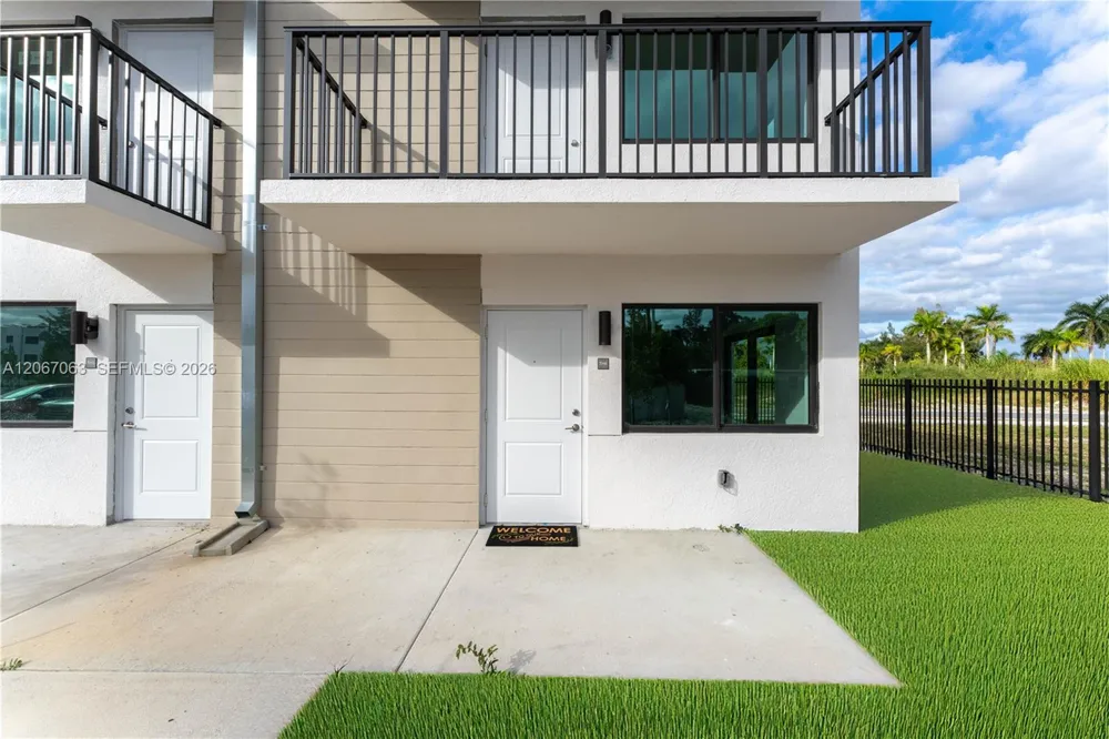 155 NW 160TH ST #TH 2 North Miami Beach, FL 33169