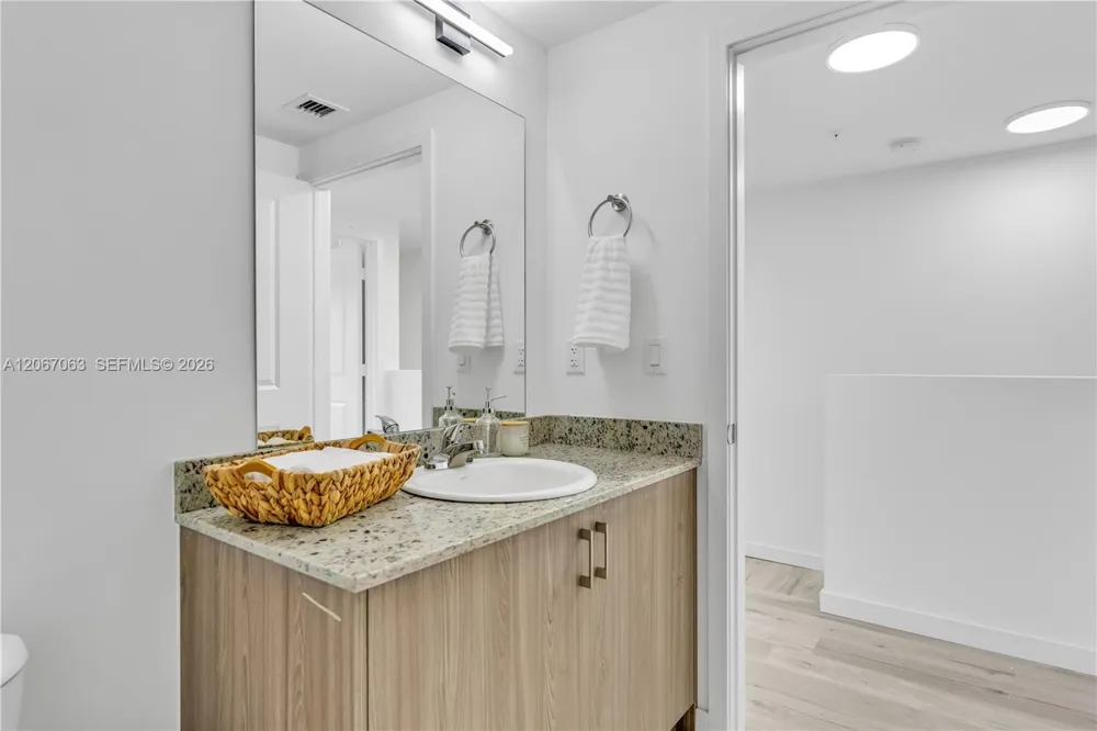 155 NW 160TH ST #TH 2 North Miami Beach, FL 33169