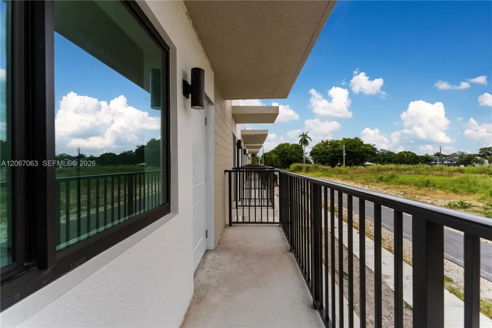 155 NW 160TH ST #TH 2 North Miami Beach, FL 33169